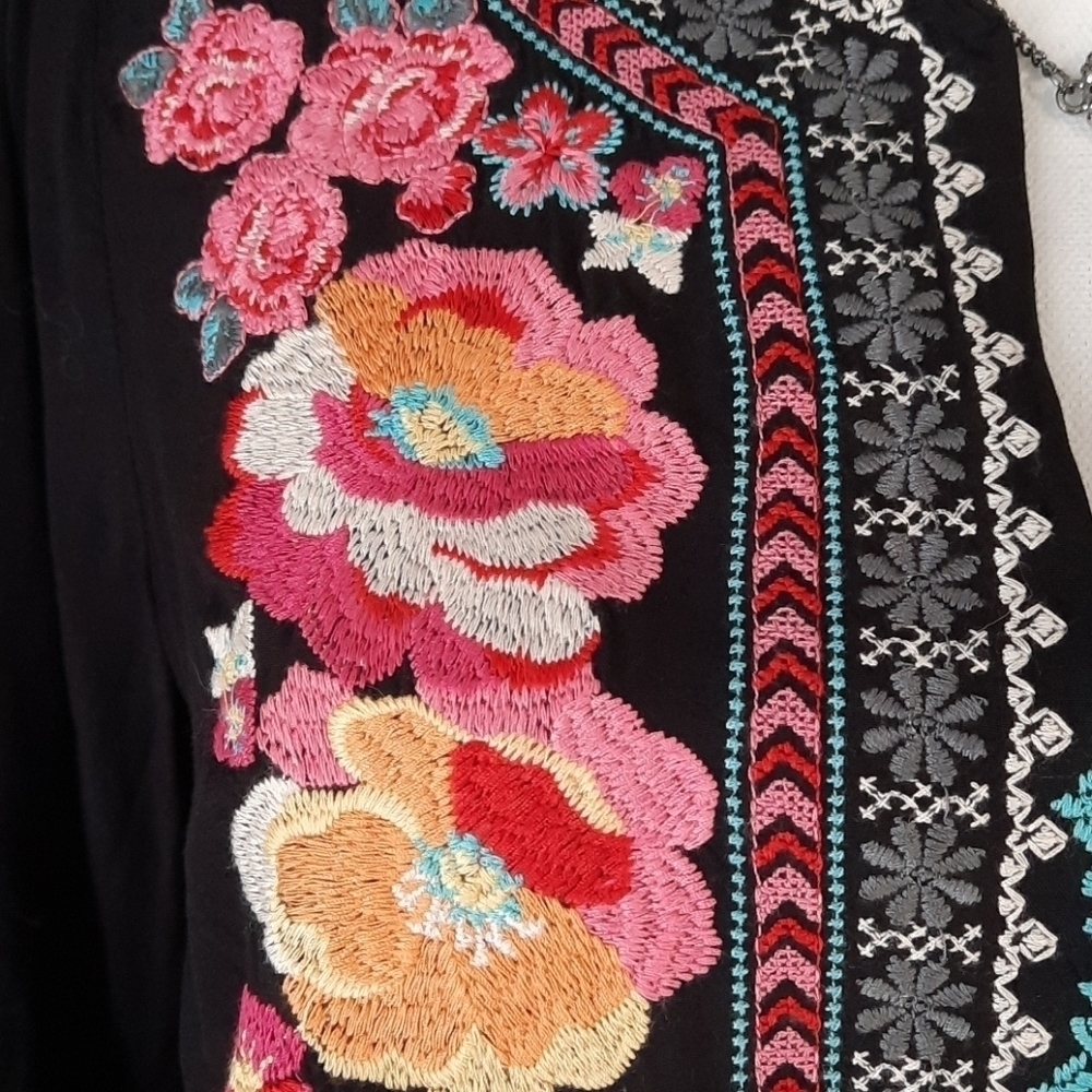 Andree Boho Chic Belle Sleeve Embroidered Blouse - Picture 6 of 6